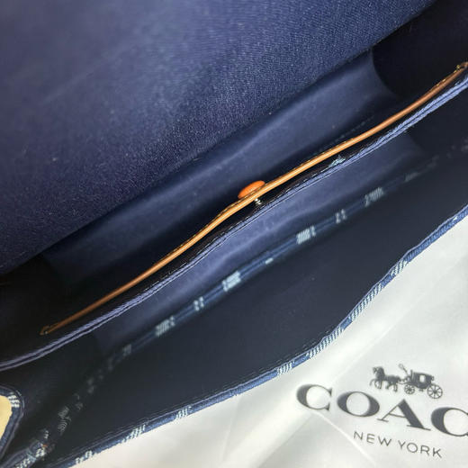 夏季特惠💰500 蔻驰【新品】女士经典标志丹宁布CHAIN TABBY单肩包老花 CAN15 尺寸：26*17*8cm 商品图7