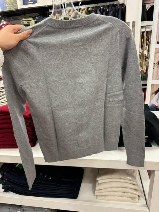💰399元直邮🇺🇸Tommy女款纯色开衫，這是薄款、里面搭件小吊带就很好看了，上班空调房里必须常备一件 商品图7