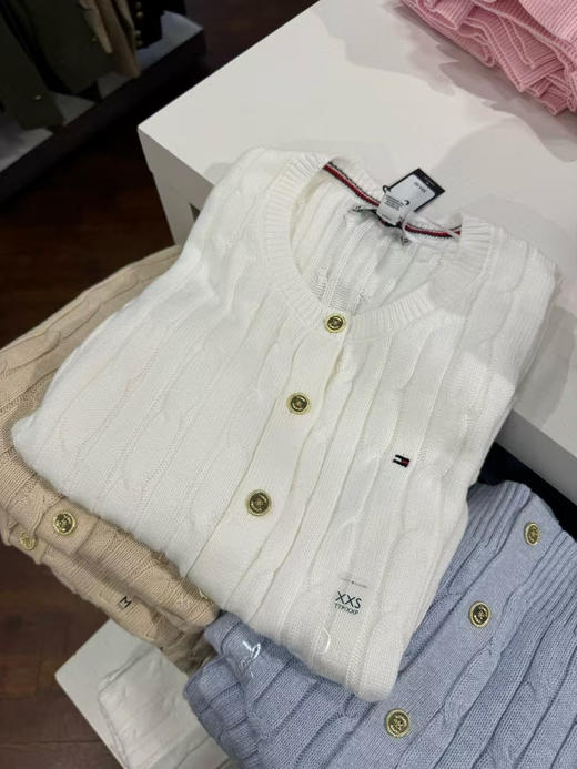 ¥399美国直邮Tommy女款麻花开衫，今年的新款纽扣改成了金属纽扣，一样好看受欢迎 商品图2