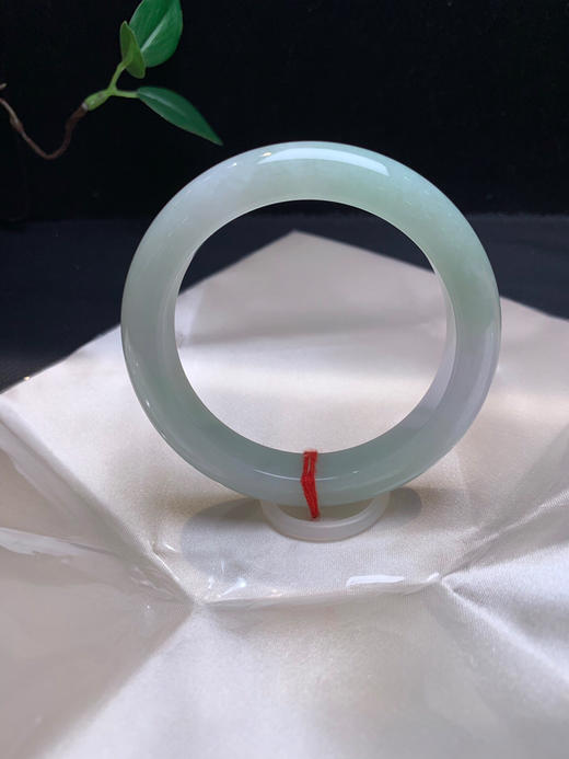 620111，58.2浅绿底手镯，版型好，很清爽干净，带绿底色 商品图2