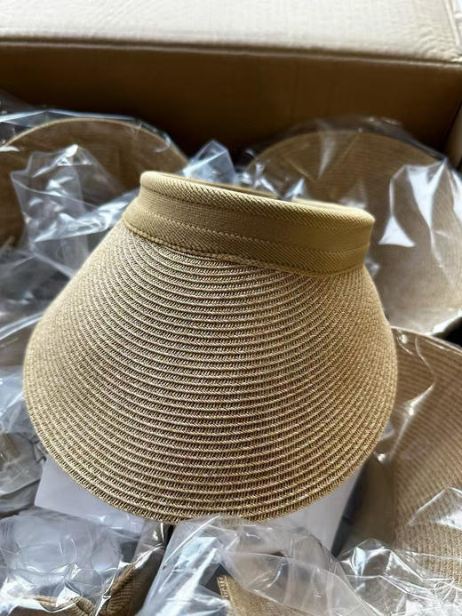 韩单正品可隆 kolon韩国限定款遮阳帽，卡其，黑色。
原价98000韩元 商品图4