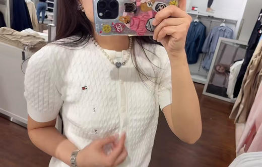 终于有折💰399元直邮🇺🇸Tommy女款短麻花开衫，纯棉材质质感柔软，新款的半袖毛衣真好看🔥都是白扣，有一些羊毛混纺 商品图3