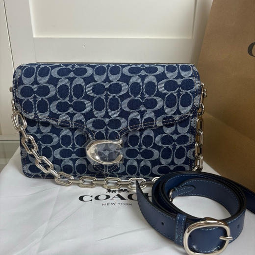 夏季特惠💰500 蔻驰【新品】女士经典标志丹宁布CHAIN TABBY单肩包老花 CAN15 尺寸：26*17*8cm 商品图0