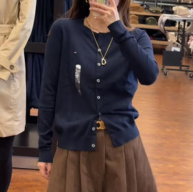 💰399元直邮🇺🇸Tommy女款纯色开衫，這是薄款、里面搭件小吊带就很好看了，上班空调房里必须常备一件
