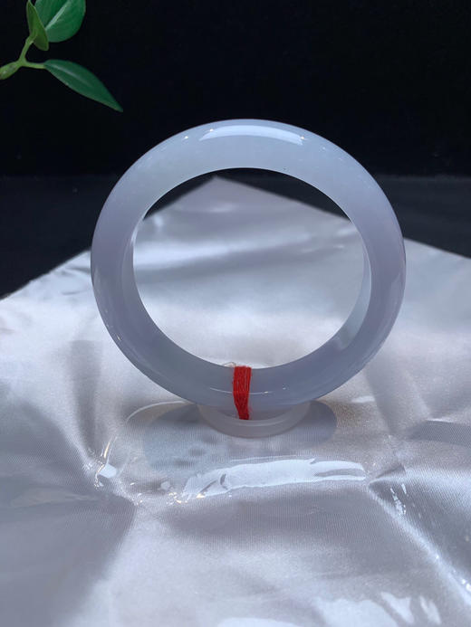 620112，55淡紫底手镯，整体带淡紫底。干净清爽 整条很均匀 商品图2