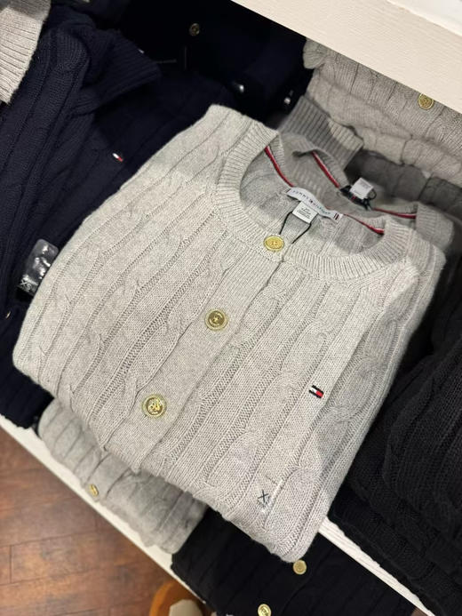 ¥399美国直邮Tommy女款麻花开衫，今年的新款纽扣改成了金属纽扣，一样好看受欢迎 商品图9