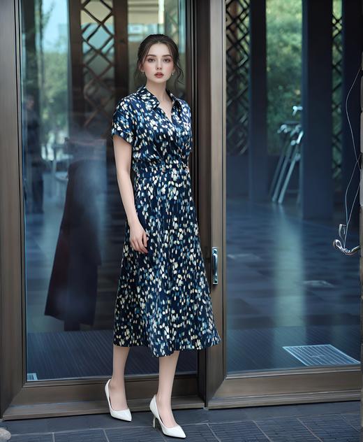 翻领后腰松紧连肩袖气质连衣裙 商品图3