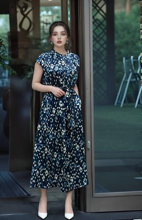 加折小立领松身系带连衣裙