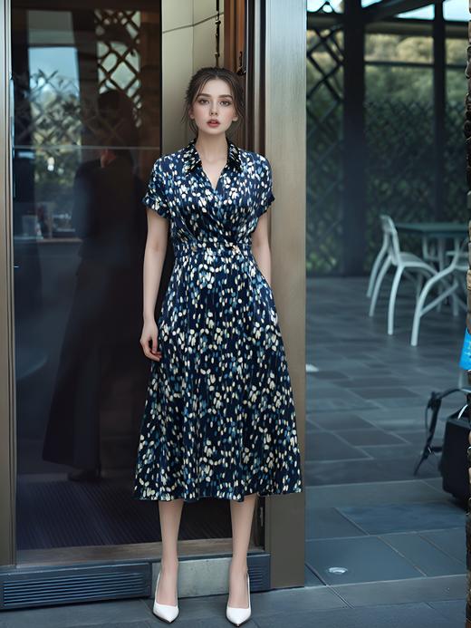 翻领后腰松紧连肩袖气质连衣裙 商品图0