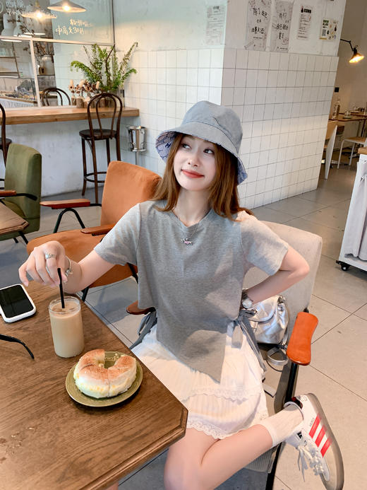 <曾小咸推荐>甜辣不规则下摆绑带圆领短袖T恤 商品图7