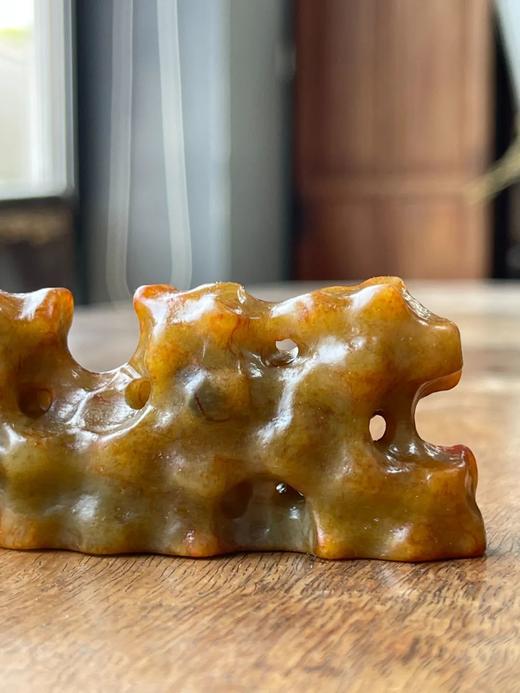 黄沁白玉镂雕奇石石形笔搁，顺丰包邮 商品图3