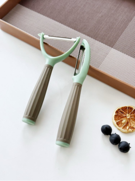 💥到手两把‼【进口品牌JP•sk5削皮刀】304不锈钢， 软硬皆可削❗省时省力，🉐提升厨房幸福感的小神器~ 🔺锋利刀头，耐磨耐用不卡皮 