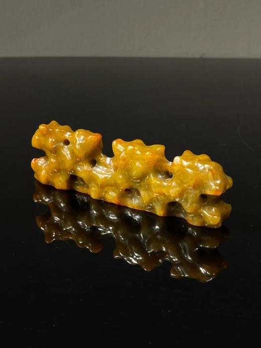 黄沁白玉镂雕奇石石形笔搁，顺丰包邮 商品图0