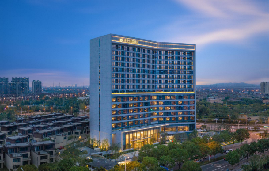 ★周末不加价★ ¥399起/晚，入住【宁波镇海开元名都酒店】含开元双床房+自助早餐、欢迎水果~ 健身房、游泳池畅享！酒店交通便利，近宁波帮博物馆！有效期至2025年12月30日