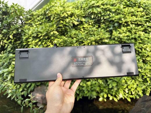 磁动力ZK100 青轴机械键盘有线104键电竞游戏办公专用 商品图1