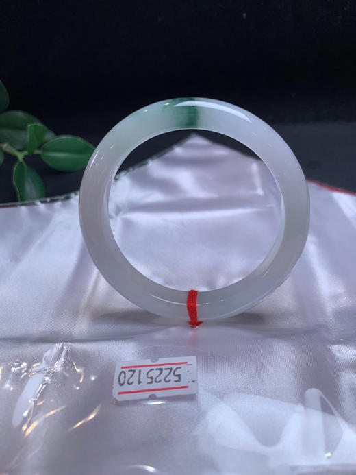 620118，52.3飘花小清新手镯，清新细腻的条形 ，干净冰润，飘一抹清新蓝花 商品图0