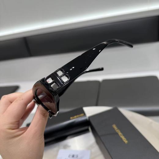 F501巴黎S家镜片镂空款式注塑不规则形太阳眼镜 商品图4