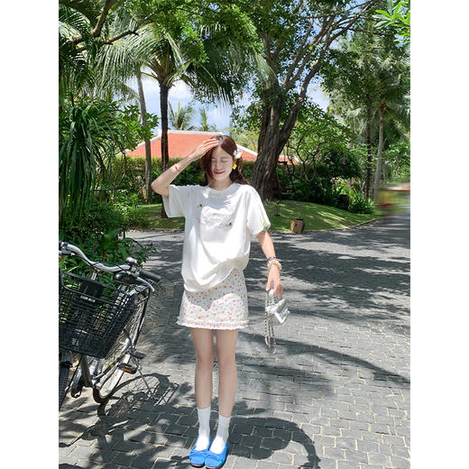 <曾小咸推荐>字母花朵刺绣短袖T恤碎花短裙 商品图3