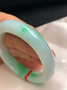620122，54.5圈口，糯化飘绿正圈平安镯，种水好，底子细润，晴底色飘阳绿花，有处晶体纹，不抠 商品缩略图4