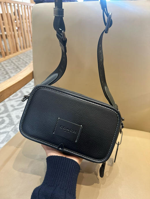 夏季特惠💰490 蔻驰CM109 CM113男士经典标志WYATT斜挎包单肩包 商品图0