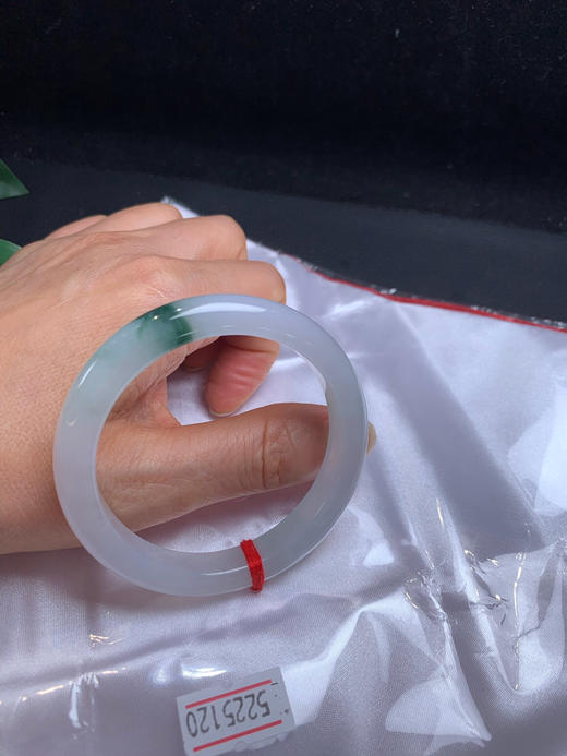 620118，52.3飘花小清新手镯，清新细腻的条形 ，干净冰润，飘一抹清新蓝花 商品图5