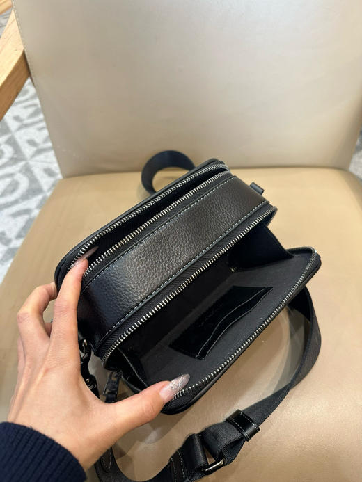 夏季特惠💰490 蔻驰CM109 CM113男士经典标志WYATT斜挎包单肩包 商品图8