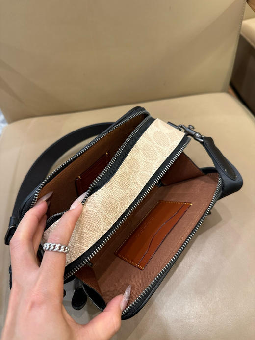 夏季特惠💰470【新品】蔻驰老花CAB80 压花CY888男士老花WYATT 斜挎单肩包通勤相机包 商品图8