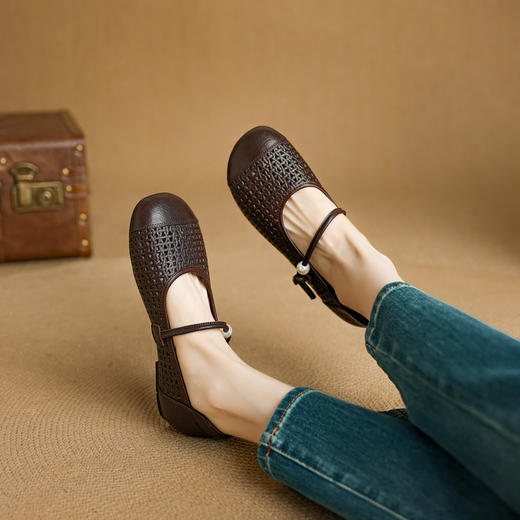 【预售5天】糯唧唧超级软~新款平底真皮镂空玛丽珍鞋洞洞软底复古凉鞋NJMK&K1620 商品图3