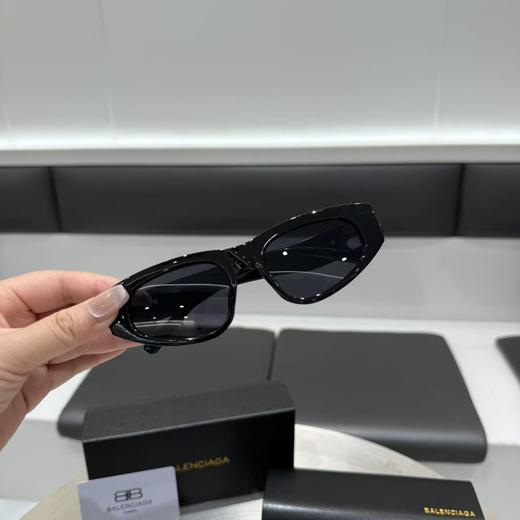 F501巴黎S家镜片镂空款式注塑不规则形太阳眼镜 商品图1