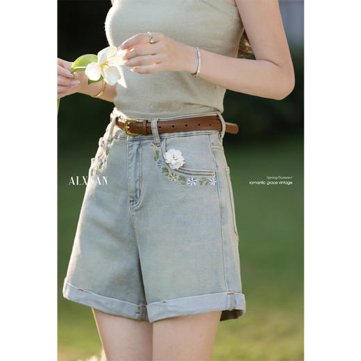 鹿向南「春和花野」洗水浅蓝绣花牛仔短裤女夏休闲宽松显瘦阔腿裤 商品图4