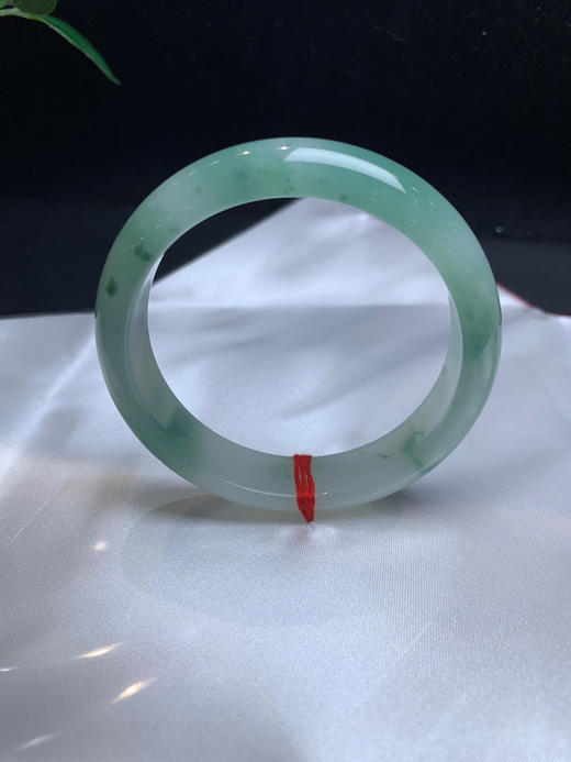 620117，57.5 带绿底手镯，大半圈带绿底、版型可以，整条均匀干净 商品图4