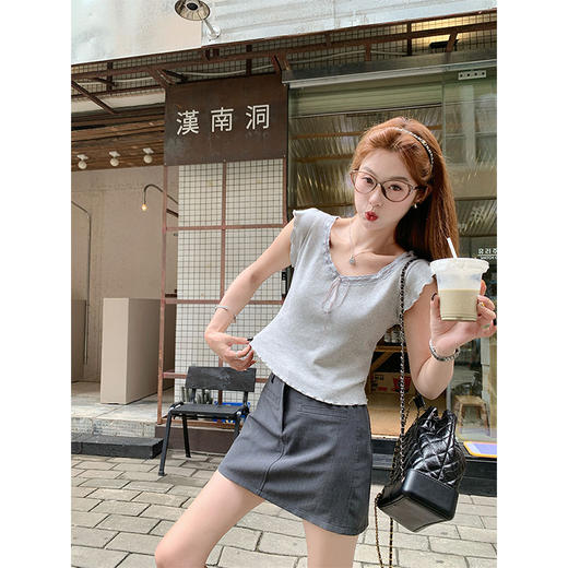 <曾小咸推荐>韩系纯欲Ｖ领木耳边修身Ｔ恤 商品图3
