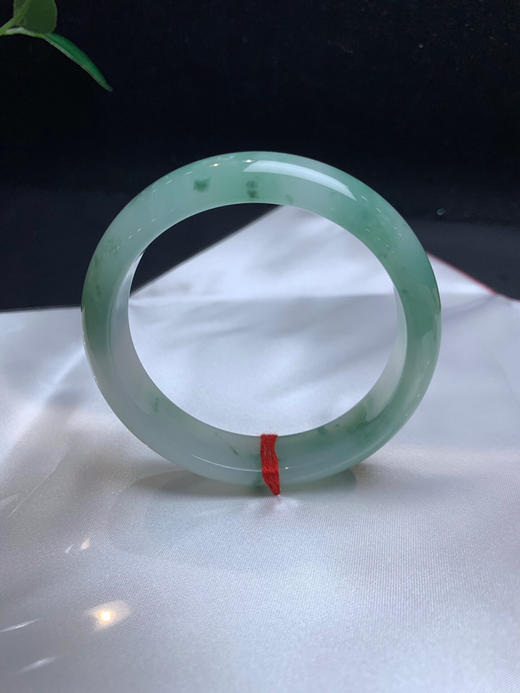 620117，57.5 带绿底手镯，大半圈带绿底、版型可以，整条均匀干净 商品图5