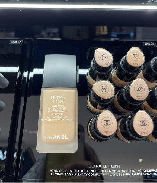 【香奈儿柔光持妆粉底液】无敌!…扒脸王or贵妇级社牛 保湿滋润，持妆稳定，不氧化不暗沉 研磨技术做得很好，很贴肤，粉感很低 添加养肤成分，卸妆后皮肤也很亮，高级香 味 商品图5