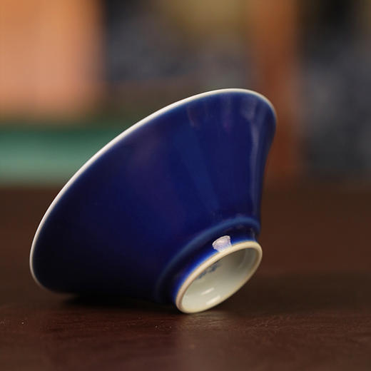 倚云煮泉内模印宝石蓝斗笠杯-鱼藻纹 商品图1