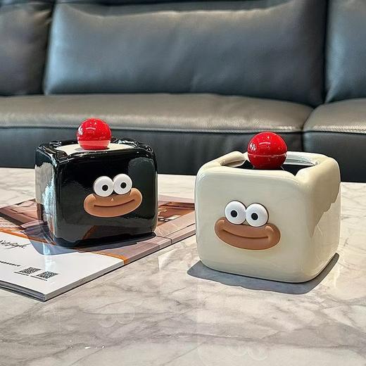 【带盖陶瓷烟灰缸】高颜值烟灰缸家用装饰个性客厅陶瓷创意摆件带盖防飞灰烟缸摆件。ry 商品图1