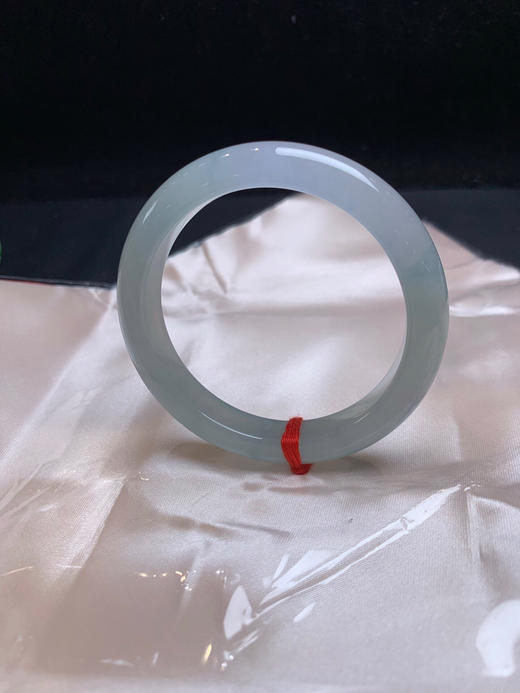 620116，52 冰底正圈手镯 ， 冰润秀气，带底色，整体干净油润 特别秀气 商品图1