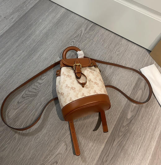 夏季特惠💰480 蔻驰CAM31 CAM32书包到货了，新款harper双肩包牛仔手提包斜挎单肩包。尺寸：18×13×20cm 商品图3