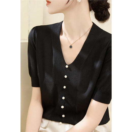 百媚生 夏季新款凉爽冰丝法式v领珍珠口设计短袖t恤 3786 商品图3