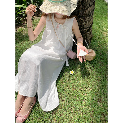 <曾小咸推荐>白色度假风不规则无袖连衣裙 商品图3