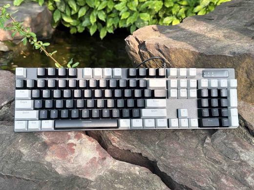 磁动力ZK100 青轴机械键盘有线104键电竞游戏办公专用 商品图10