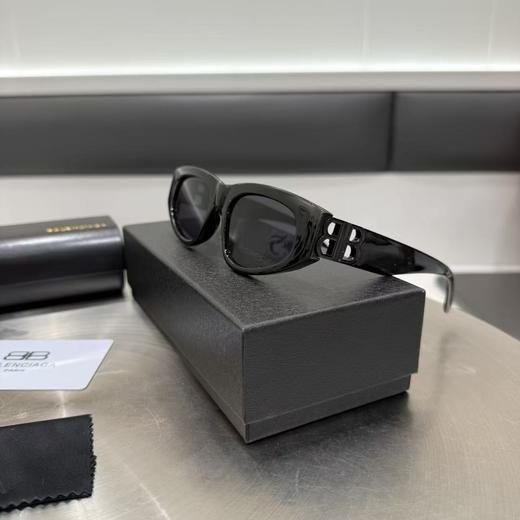 F501巴黎S家镜片镂空款式注塑不规则形太阳眼镜 商品图3