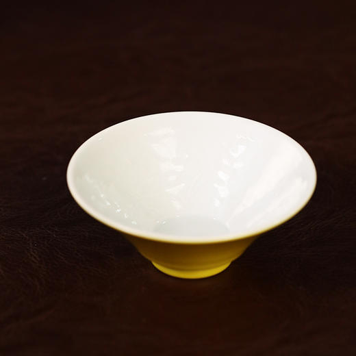 倚云煮泉内模印柠檬黄斗笠杯-鱼藻纹 商品图1