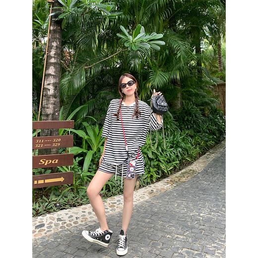 <曾小咸推荐>韩系条纹圆领短袖短裤两件套 商品图4