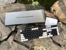 磁动力ZK100 青轴机械键盘有线104键电竞游戏办公专用