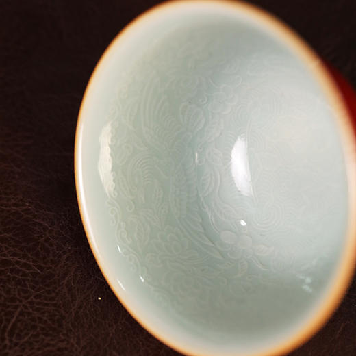 倚云煮泉内模印凤凰纹-红色压手杯 商品图1