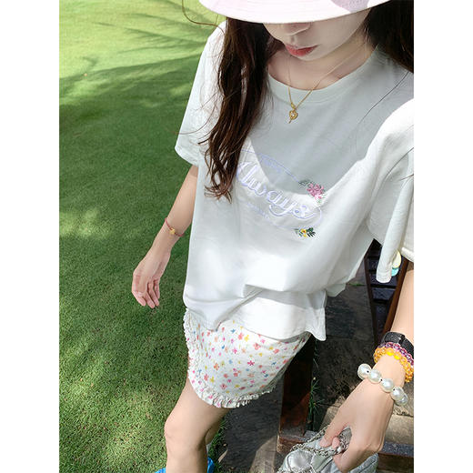 <曾小咸推荐>字母花朵刺绣短袖T恤碎花短裙 商品图1