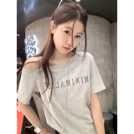 <曾小咸推荐>4.12现货秒杀 ！微信超特价！字母印花斜肩露肩短袖 日常89.99 立减40 秒杀49.99！！蓝色牛仔短裤 秒杀79.99！！ 商品图3