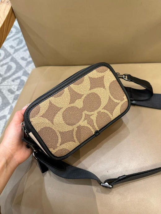 夏季特惠💰470【新品】蔻驰老花CAB80 压花CY888男士老花WYATT 斜挎单肩包通勤相机包 商品图3