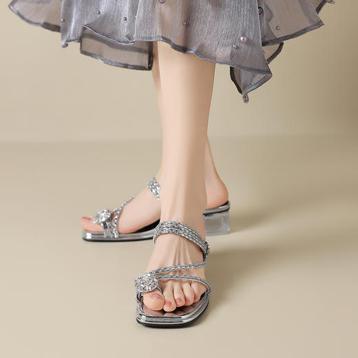 ZHR粗跟凉鞋女2025夏季新品外穿水钻夹趾法式轻奢高级凉拖鞋 商品图1